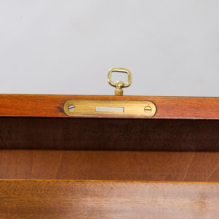A mid 20th century gustavian style veneered sideboard by Abrahamsons Möbelfabrik AB.