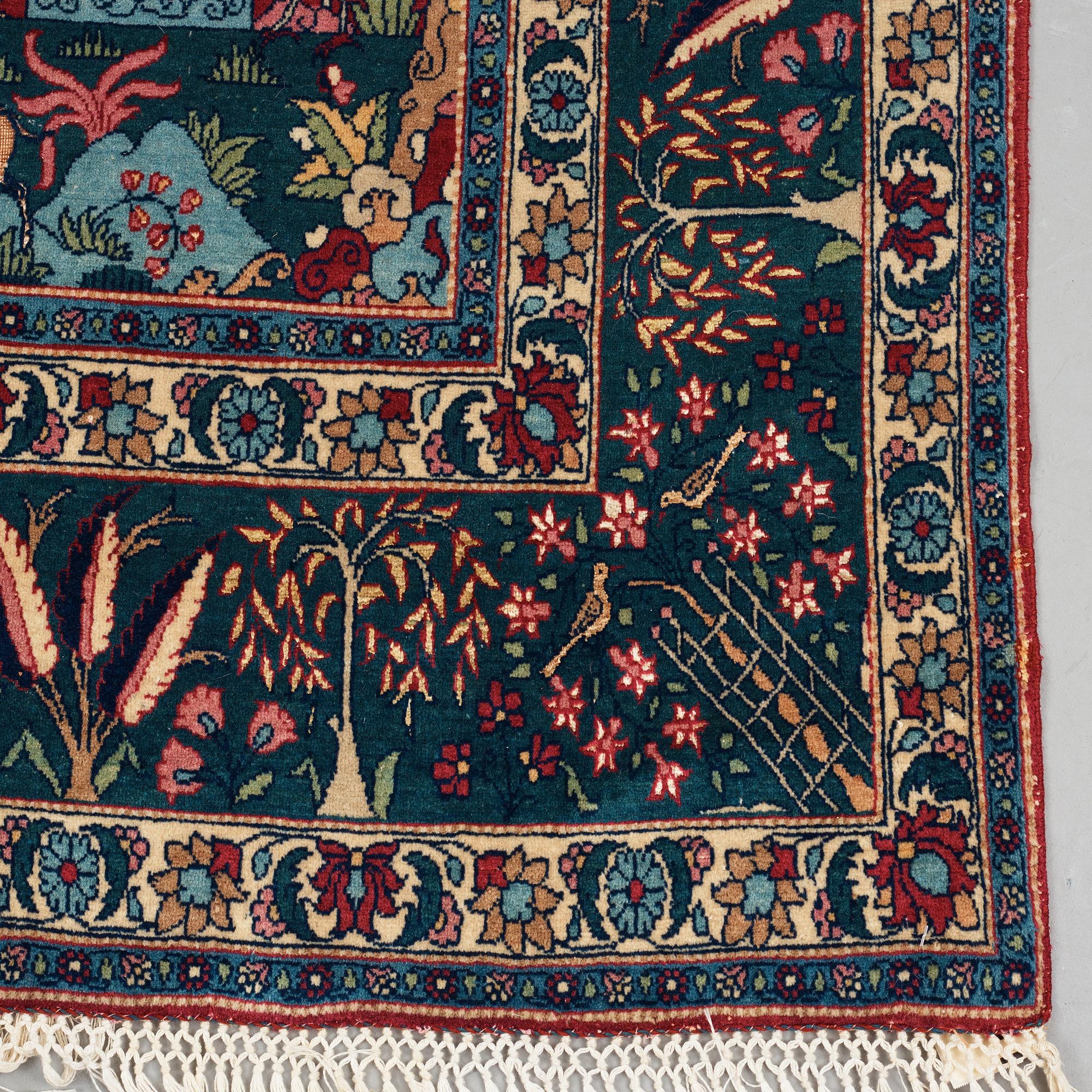 Matto, a semi-antique Esfahan figural part silk, ca 222-227,5 x 128-135,5 cm.