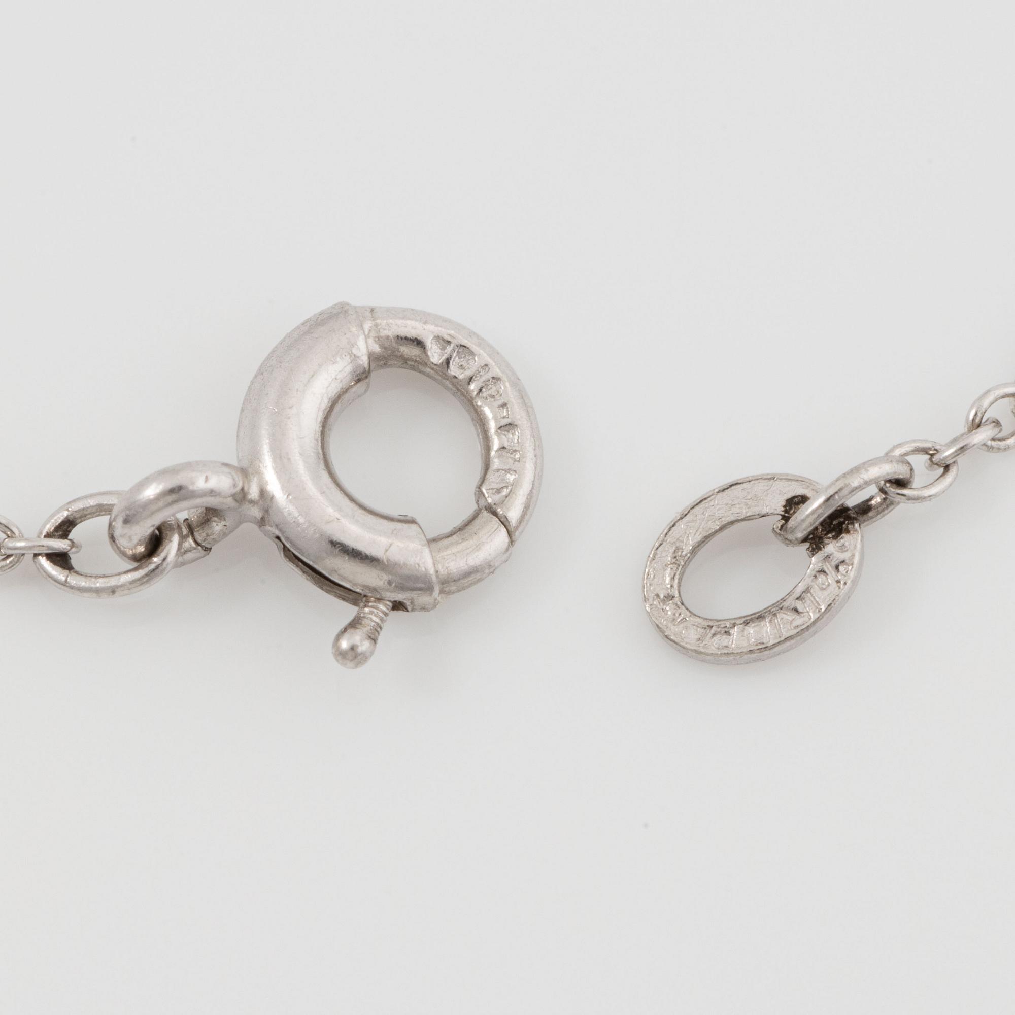 Necklace in platinum with a drop-shaped cultured pearl and brilliant-cut diamonds.