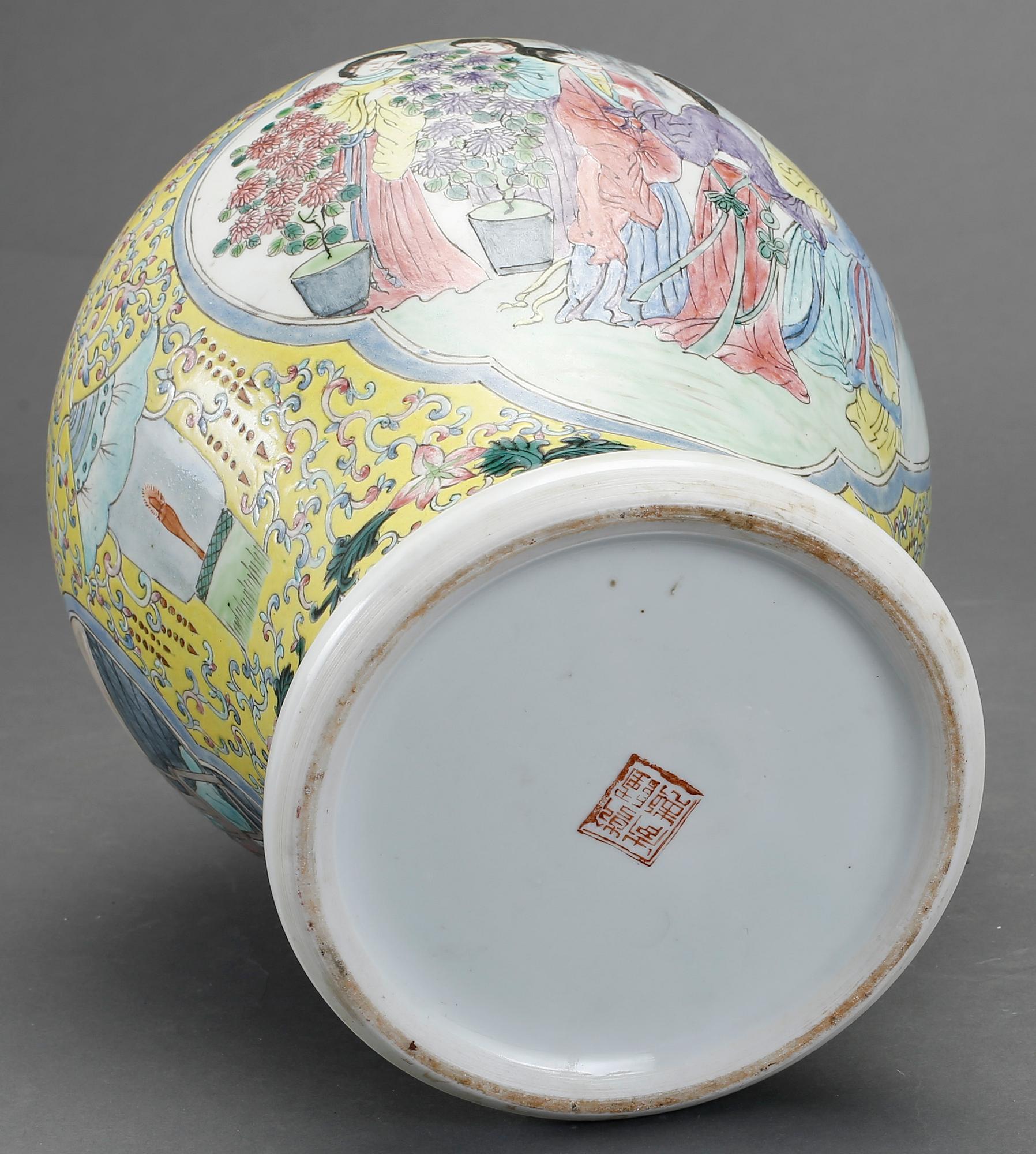 URNA, porslin. Kina, 1900-tal.