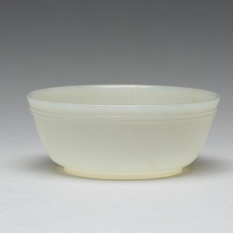 A nephrite bowl, Qing dynasty, circa 1900.