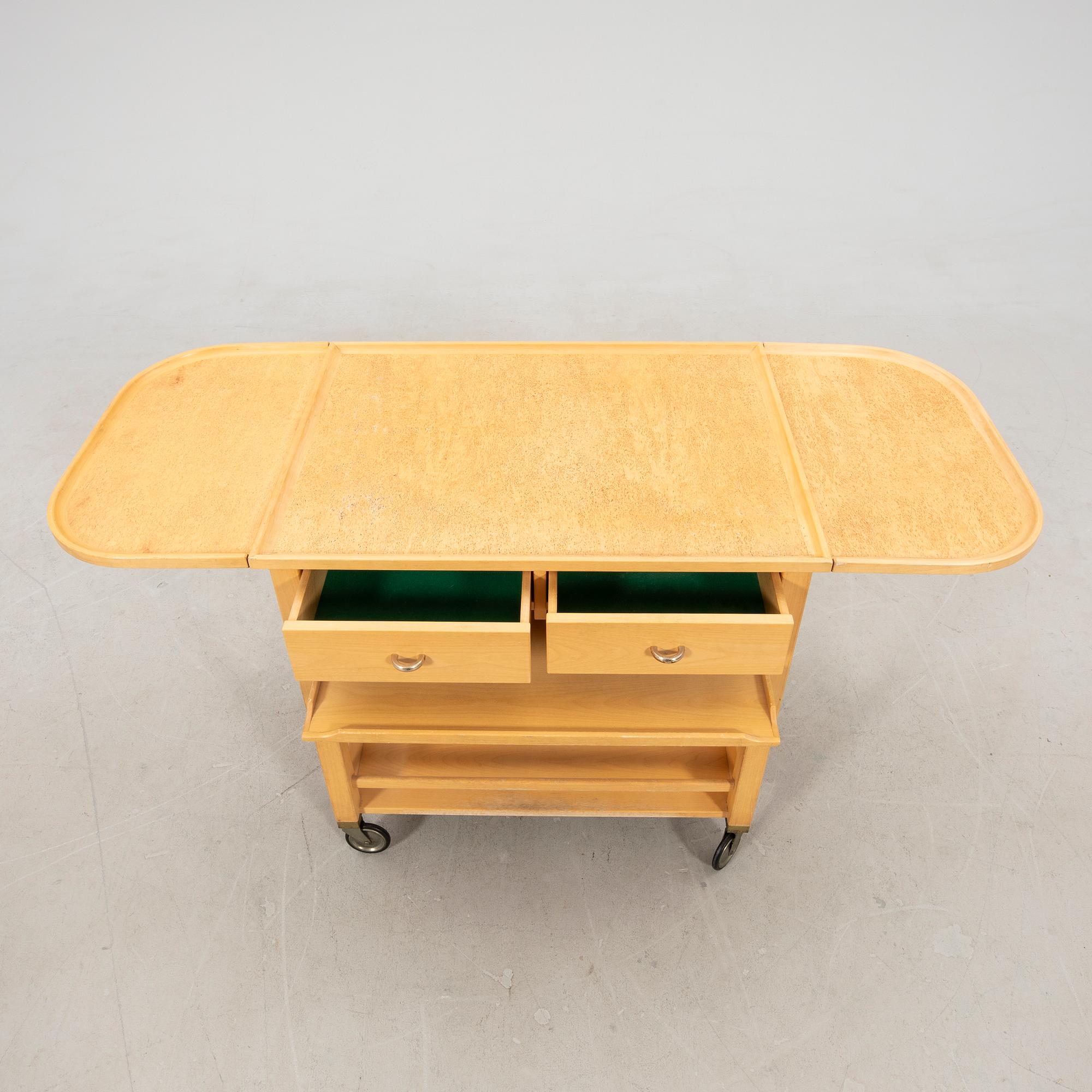 Serveringsvagn/bord Torsten Nilssons snickerifabrik Brösarp 1900-talets senare del.