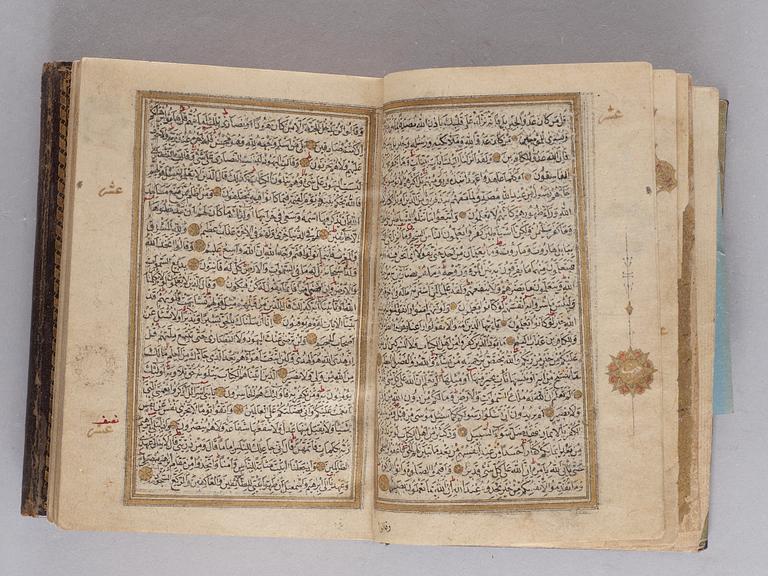 KORAN. Konstantinopel 1716. Höjd 15,5 x 11,5 cm.