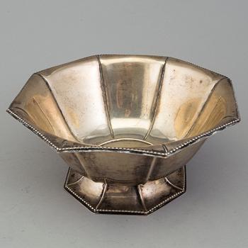 A Danish silver bowl by Møinichen from 1921. Weight 442 gram.