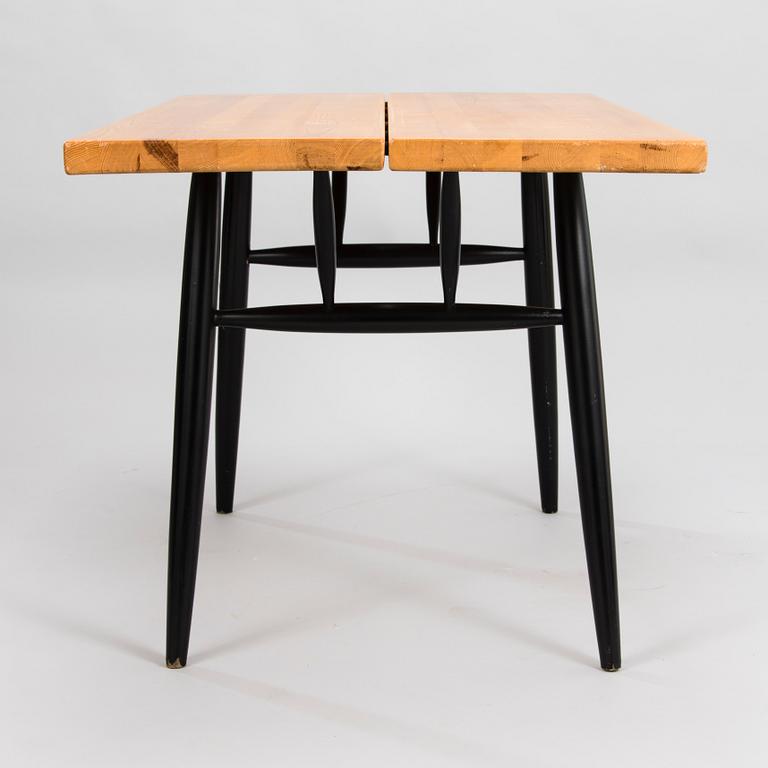 ILMARI TAPIOVAARA, A "Pirkka" table and four chairs manufactured by Laukaan Puu and designed in 1957.