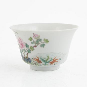 A porcelain bowl, China, 20th century.