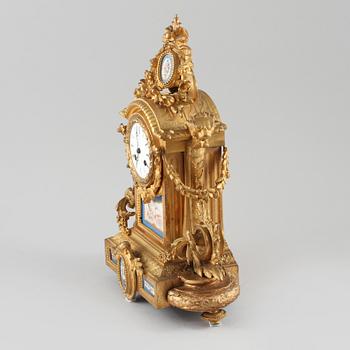 BORDSPENDYL, Louis XVI-stil, 1800-talets andra hälft.