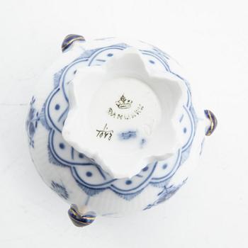 Royal Copenhagen, Skål, porslin, "Musselmalet helblonde", Danmark, 1900-tal.