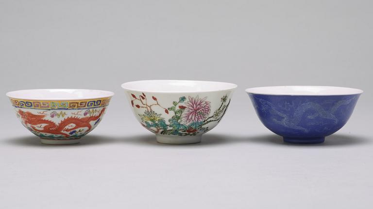 Three Chinese famille rose bowls, a vase and a jar with cover, 20th century.