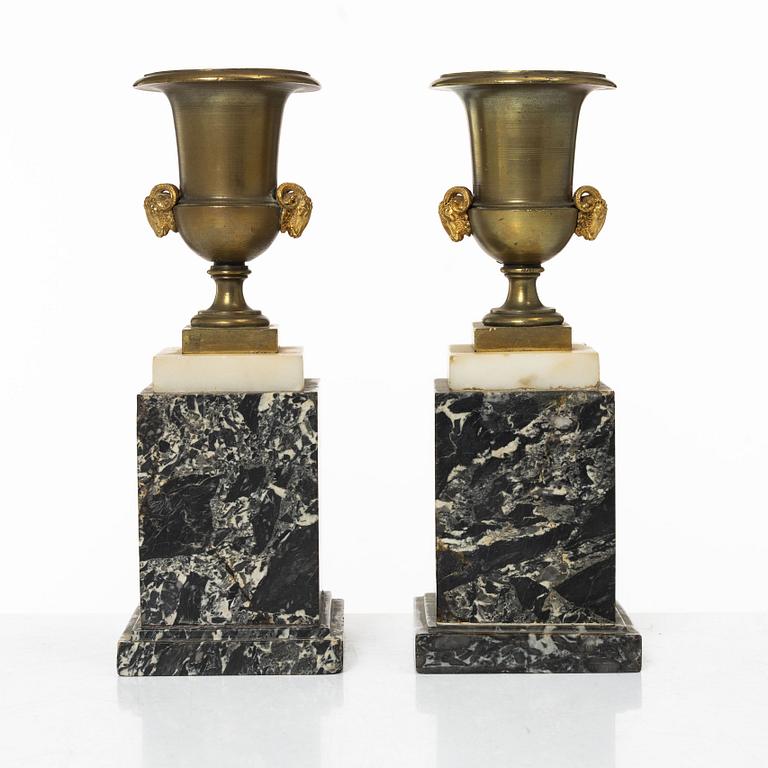 Casoletter, ett par, 1900-talets början. Louis XVI-stil.