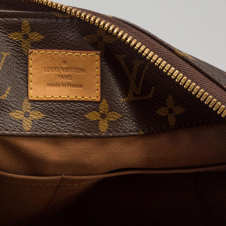 a LOUIS VUITTON 'Sully PM' bag.