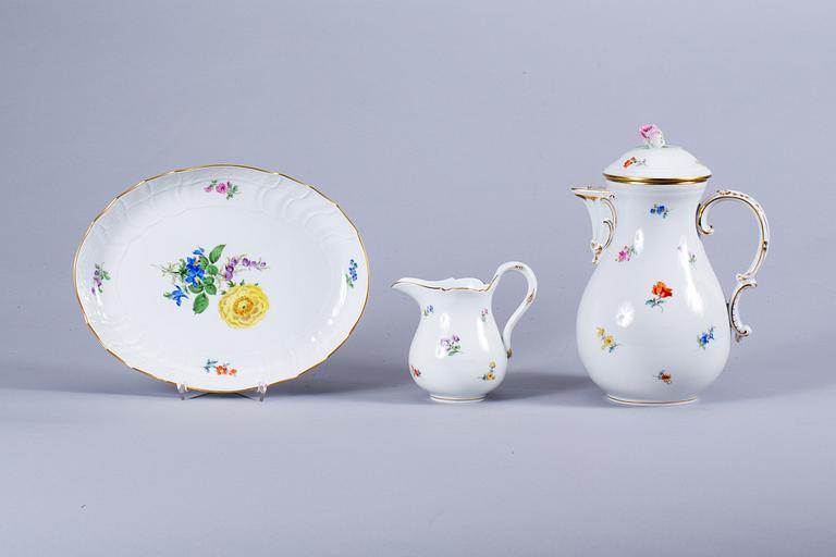 SERVISDELAR, 3 st, porslin. Meissen, 1900-tal.