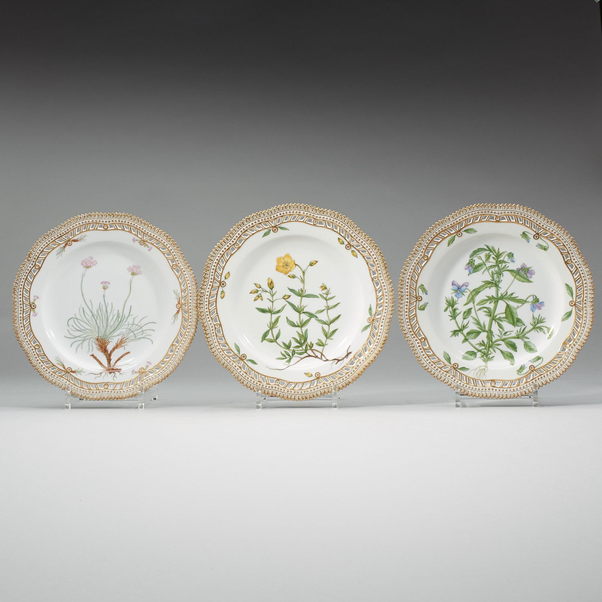 TALLRIKAR, 12 stycken, porslin. "Flora Danica", Royal Copenhagen, Danmark, 1900-tal.