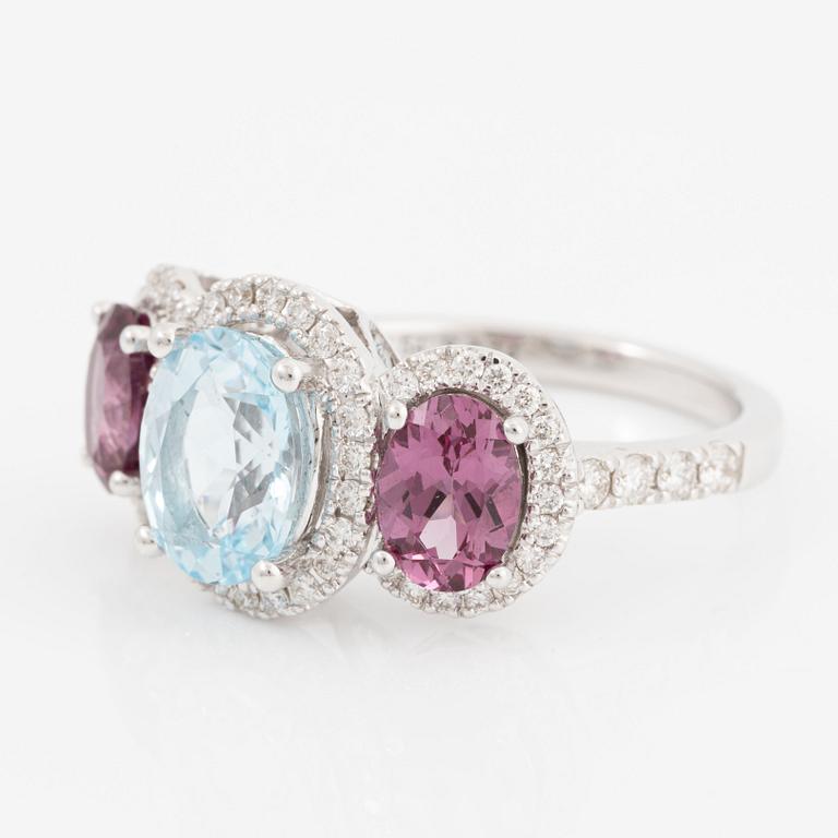 Ring in 18K white gold with blue topaz, rhodolite garnet, and brilliant-cut diamonds.