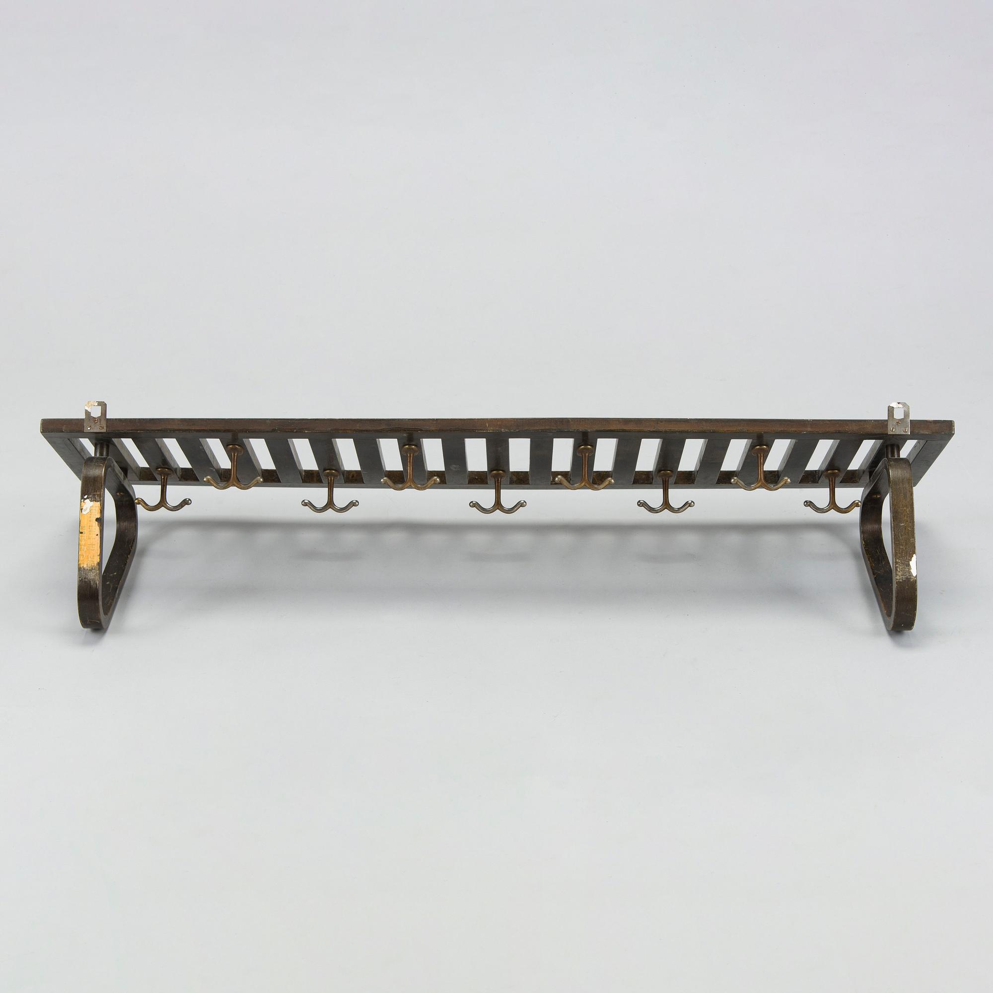 Alvar Aalto, hattuhylly / naulakko, malli 113, O.Y. Huonekalu-ja Rakennustyötehdas A.B. 1930-luvun alku.