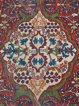 A CARPET, a semi-antique Mahal, ca 358,5-374,5 x 284,5-286 cm.