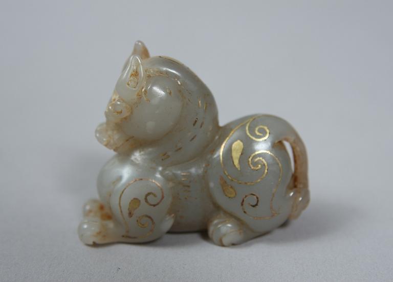 MEDALJONG samt FIGUR, jade, Kina 1800/1900-tal.