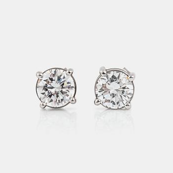 1229. A pair of brilliant-cut diamond earrings. Total carat weight circa 2.79 cts. Quality circa E-F/VVS1 - VVS2.