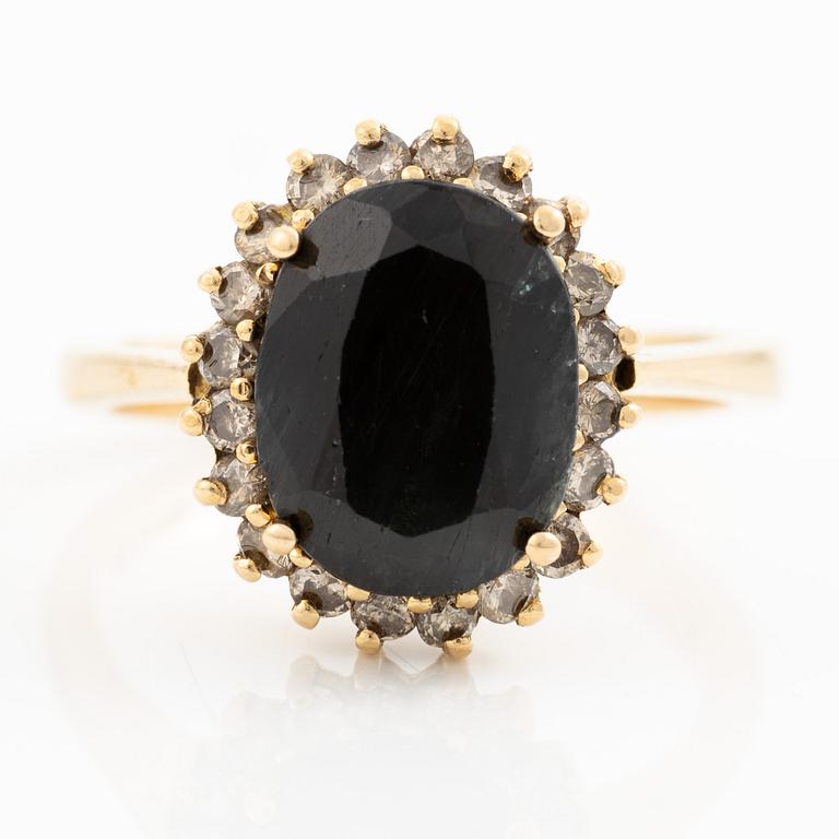 Ring, 18K gold with dark sapphire and brilliant-cut diamonds.
