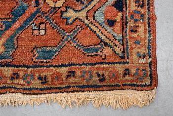 Matto, antique Heriz, ca 334 x 271-276 cm ( ca 1-4 cm flat weave at the ends).