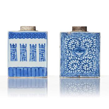 Two Chinese blue and white porcelain tea caddies, Qing dynasty, 19th century.