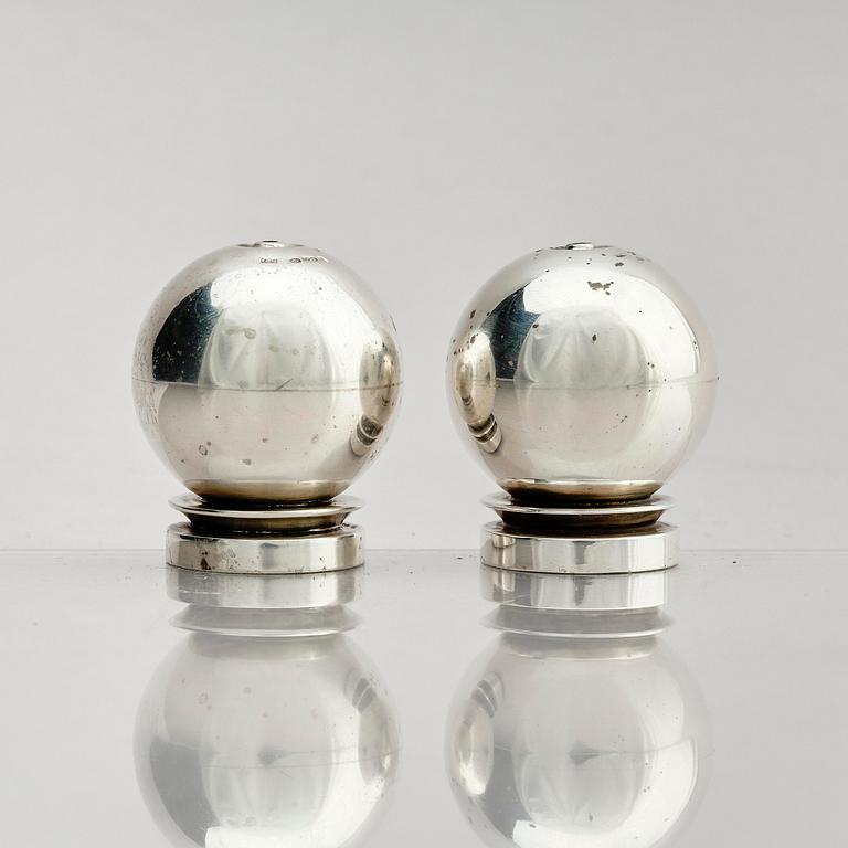 Georg Jensen, a pair of sterling silver salt shakers, model 'Pyramid/ Pyramide', design Harald Nielsen, no 632, Copenhagen after 1945.