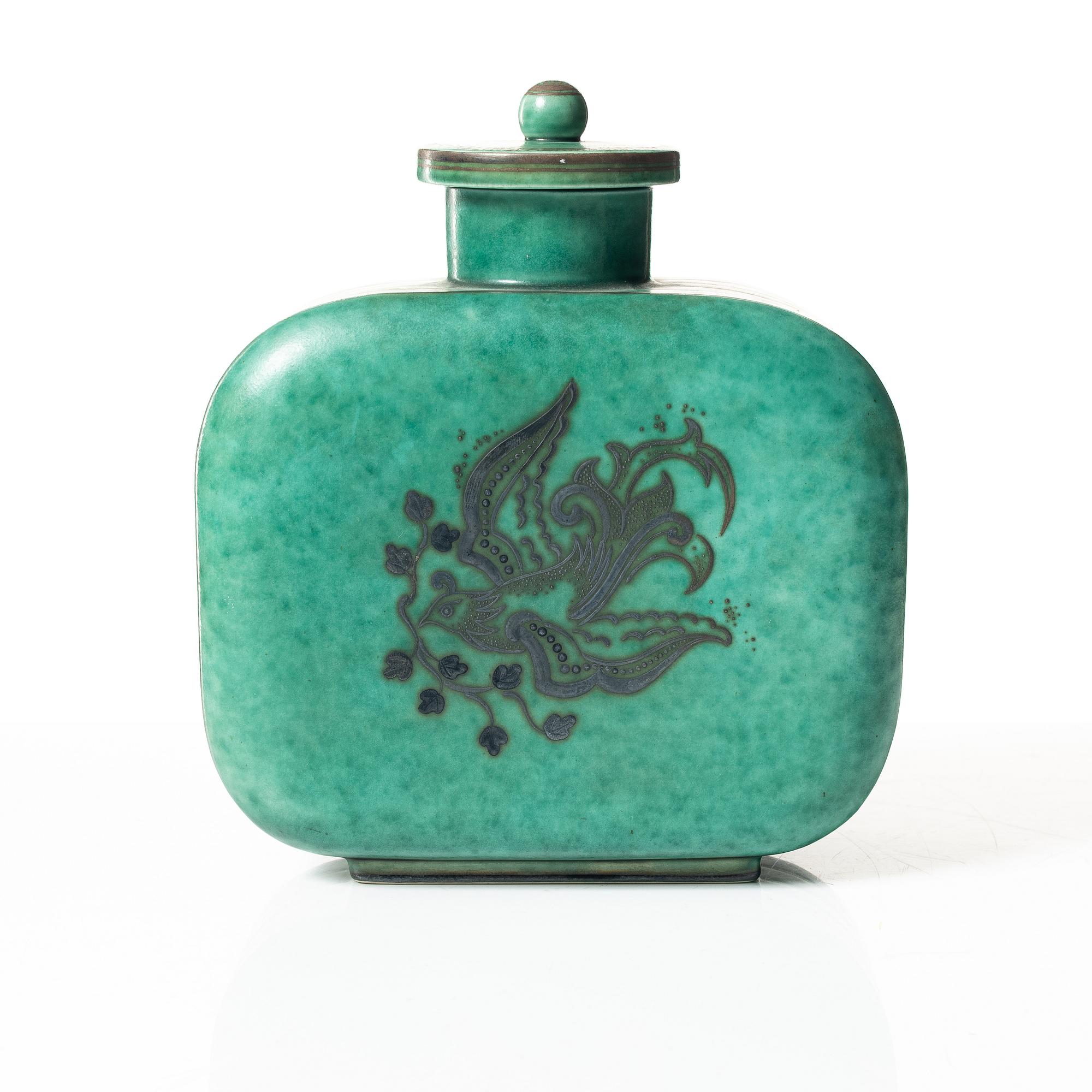 Wilhelm Kåge, an 'Argenta' lidded vase and a plate, Gustavsberg.