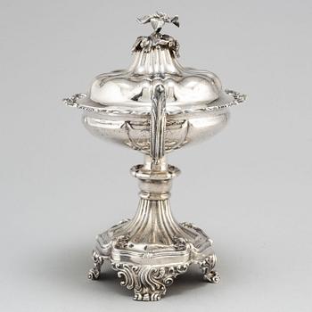 A Swedish 19th century silver sugar bowl and cover, mark of Gustaf Möllenborg, Stockholm 1846.