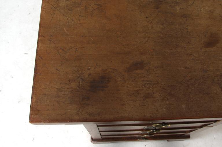 SKRIVBORD, senjugend, 1900-talets första kvartal.