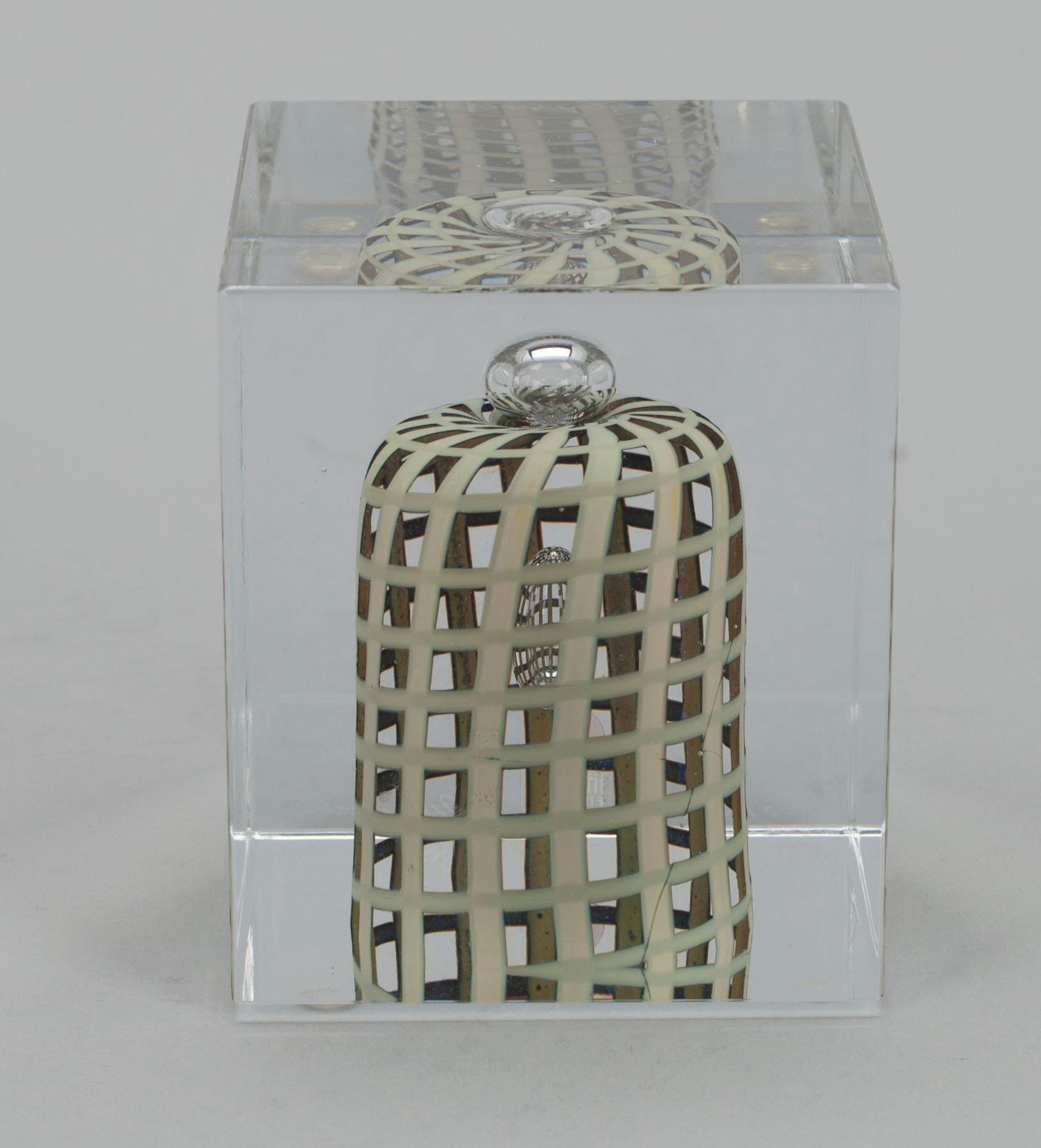 ÅRSKUB, glas, signerad Oiva Toikka, Nuutajärvi 2002, numrerad 426/2000.