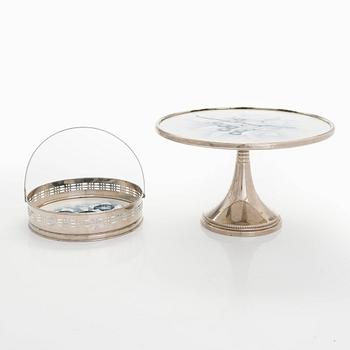Serving dish and serving bowl, early 20th century.