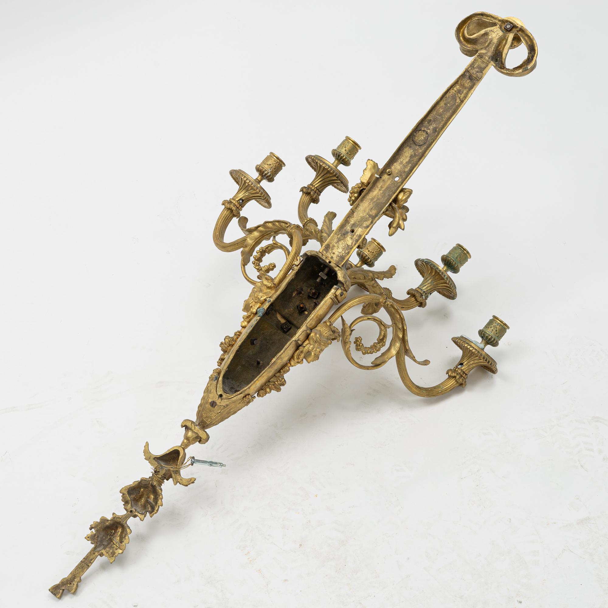 A Louis XVI-style applique, around the year 1900.