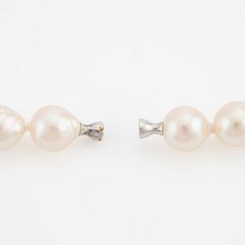 Cultured pearls necklace.