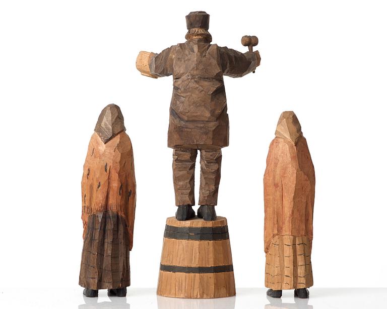 AXEL PETERSSON DÖDERHULTARN, group of wood sculptures, 7 pieces. Signed and five dated 1918.