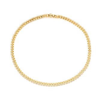 Tennis bracelet in 18K gold with round brilliant-cut diamonds.