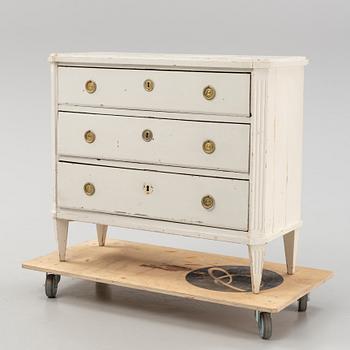 A Gustavian chest of drawers, early 19th century.