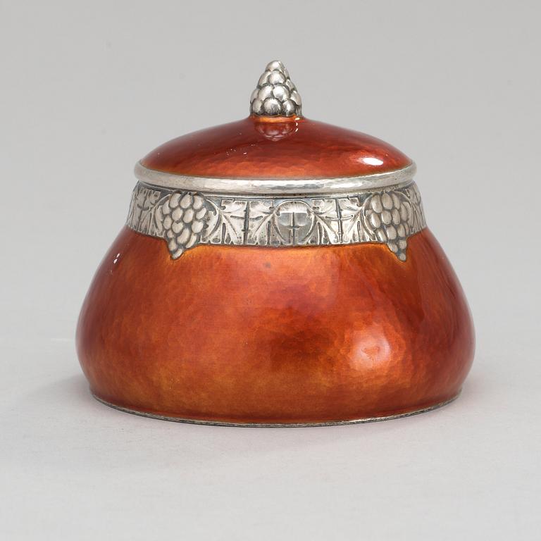 A K. Anderson orange/red enamel and silver bonbonnière, Stockholm 1913.