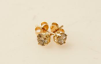 ÖRHÄNGEN, ett par, 14 K guld med briljantslipade diamanter, vardera ca 0,25 ct.