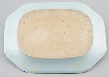 STEKFAT, porslin, Kina, Qianlong 1736-1795.