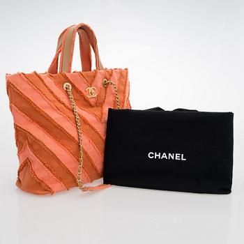 CHANEL, 'Canvas Chevron Patchwork Shopper Tote Bag', 2017.