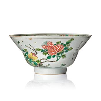 1080. Skål, porslin. Qingdynastin, Kangxi (1662-1722).