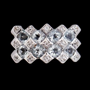 RING, sterlingsliver, akvamariner tot ca 2.50 ct, vita safirer tot ca 0.30 ct.