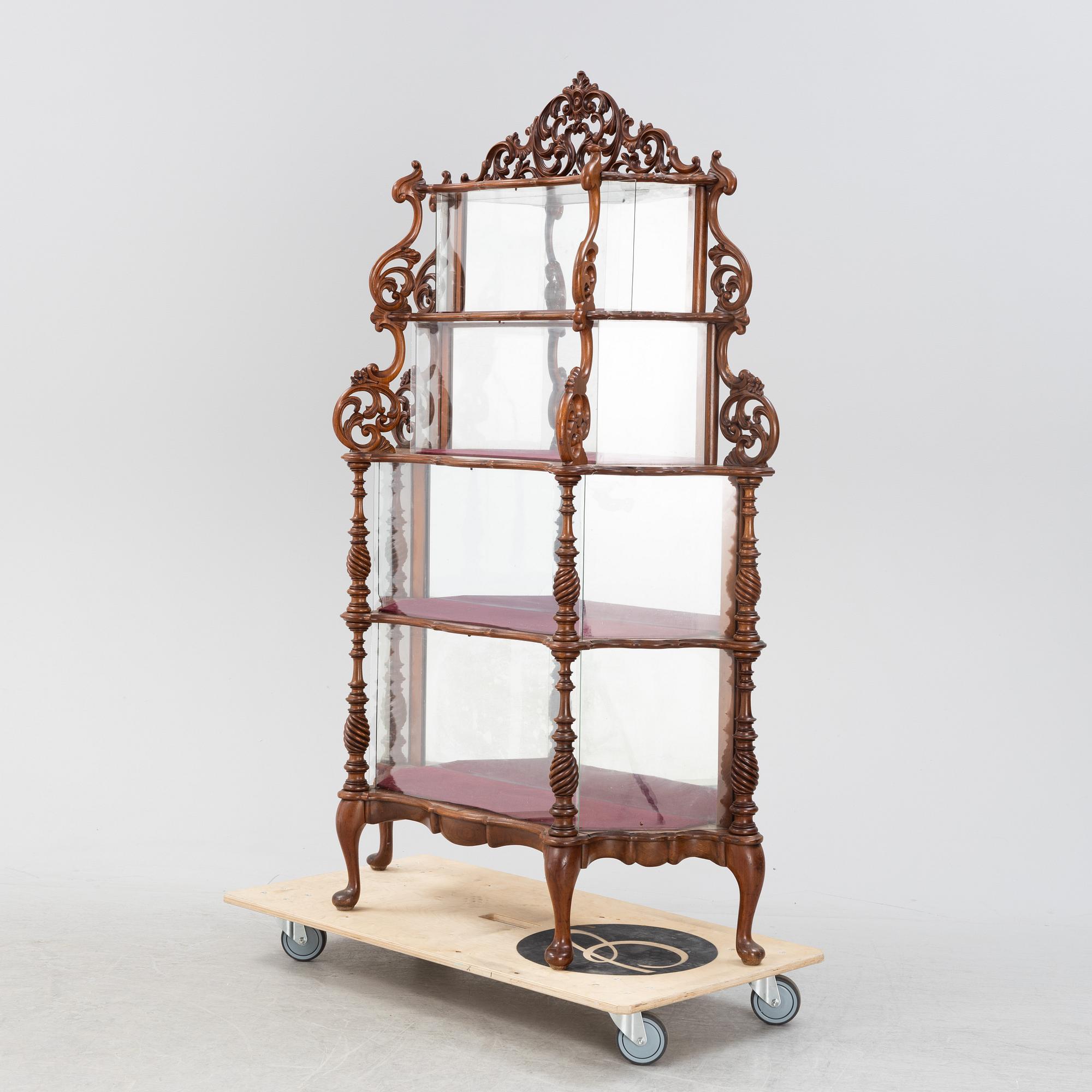 A walnut etagere shelf, late 19th Century. - Bukowskis