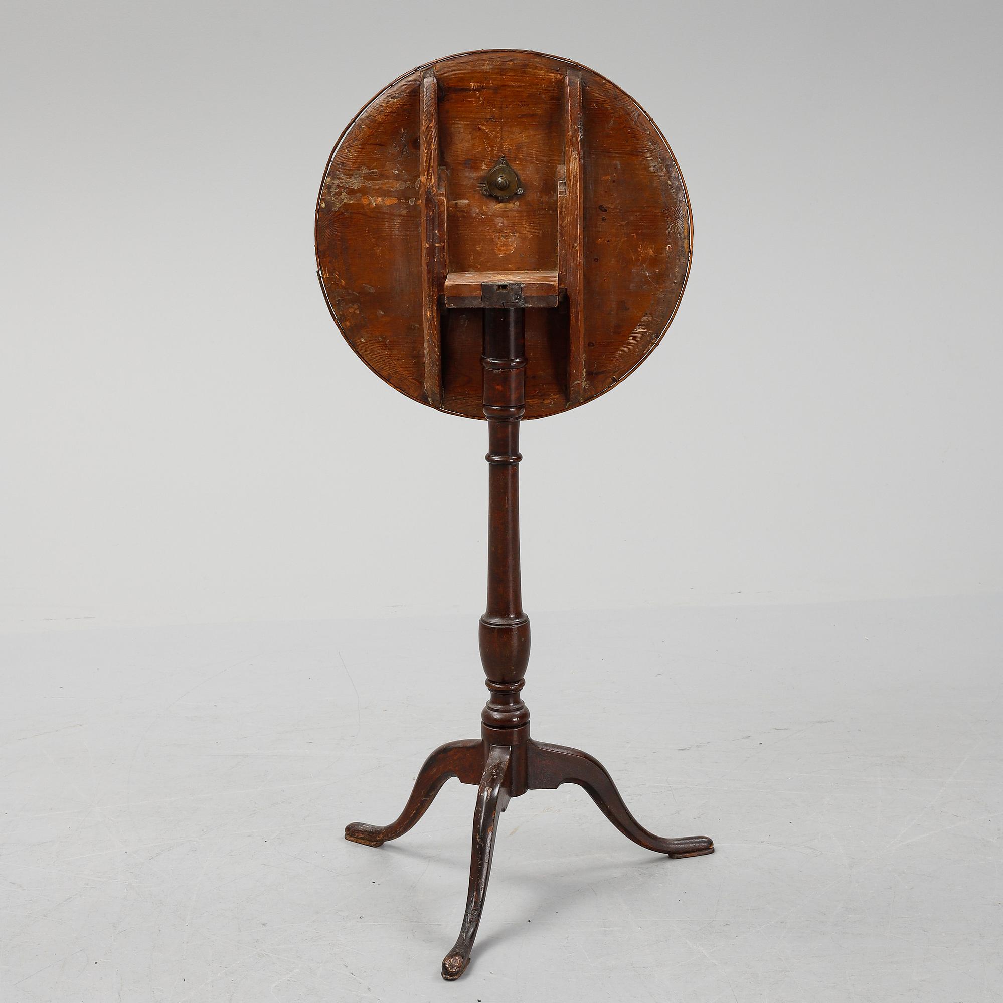 Fällbord, av Anders Lundelius (mästare i Stockholm 1778-1823). Signerat.