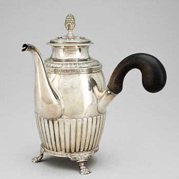 KAFFEKANNA, silver, empir, Anders Lundqvist, Stockholm, 1828. Vikt ca 664 g.