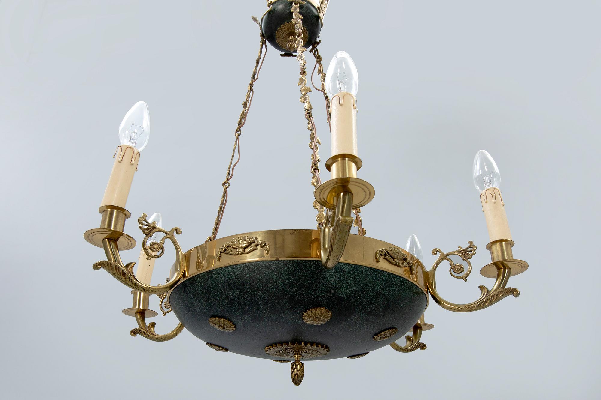 Taklampa empire-stil 1900-talets mitt.