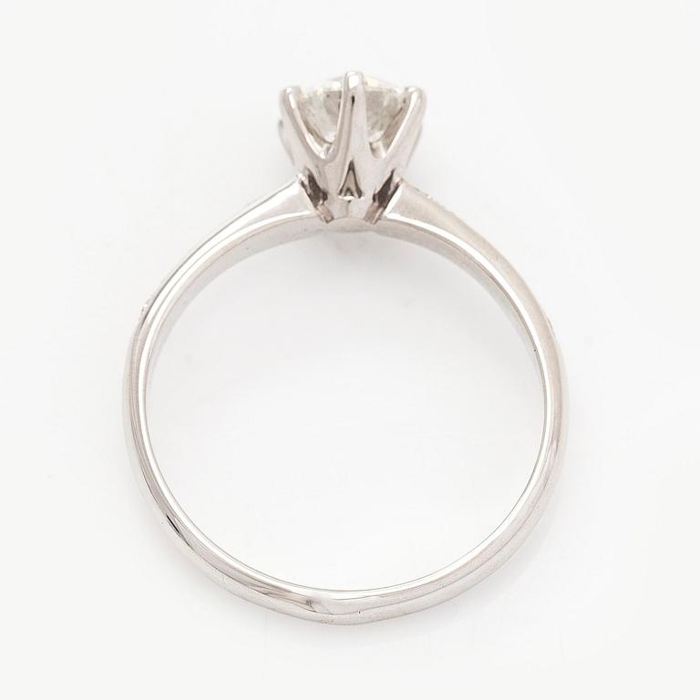 Ring, 14K vitguld med briljantslipade diamanter.