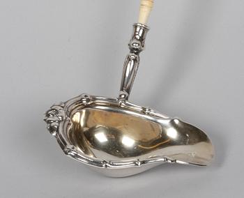 SOPPSLEV, nysilver och ben.