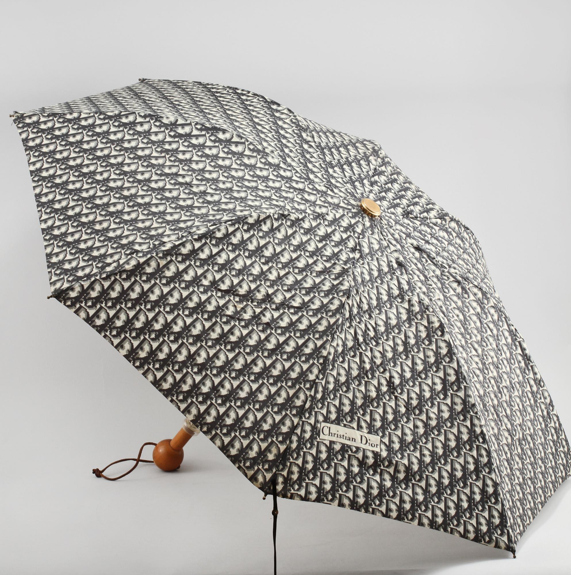 PARAPLY, Christian Dior, Paris.