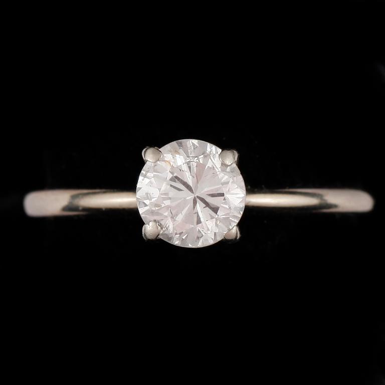 RING, 18k vitguld med briljantslipad diamant, ca ca 0,7 ct. Vikt ca 2,6 gram.